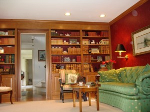 Kevin Palmer Painting finished the library of this home in Avon CT with stained panelling and a deep-tone decorative wall finish.